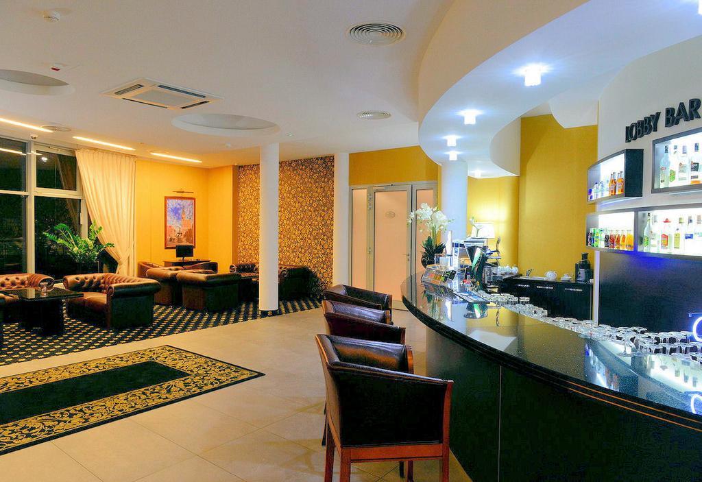 Hotel Business Faltom Gdynia Rumia Extérieur photo